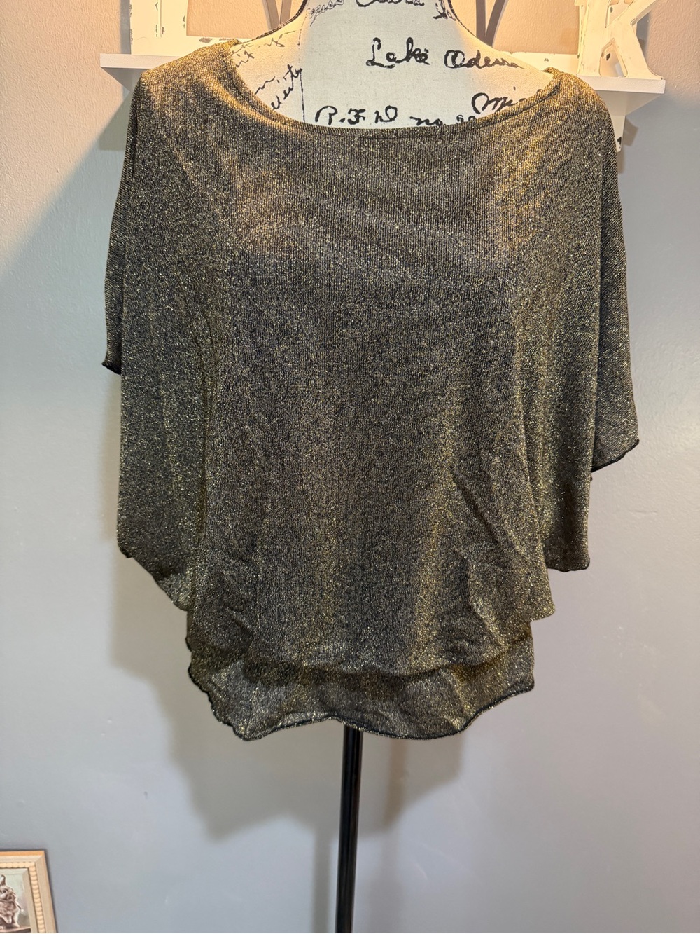 CATHY DANIELS SHIMMERY GOLD DOLMAN SLEEVE TOP SZ M